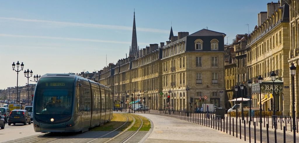 Bordeaux-est-la-plus-belle-ville-du-monde-et-il-faut-la-visiter-en-2017_width1024.jpg.4bcffd662f11c632b5f94651d32438ca.jpg