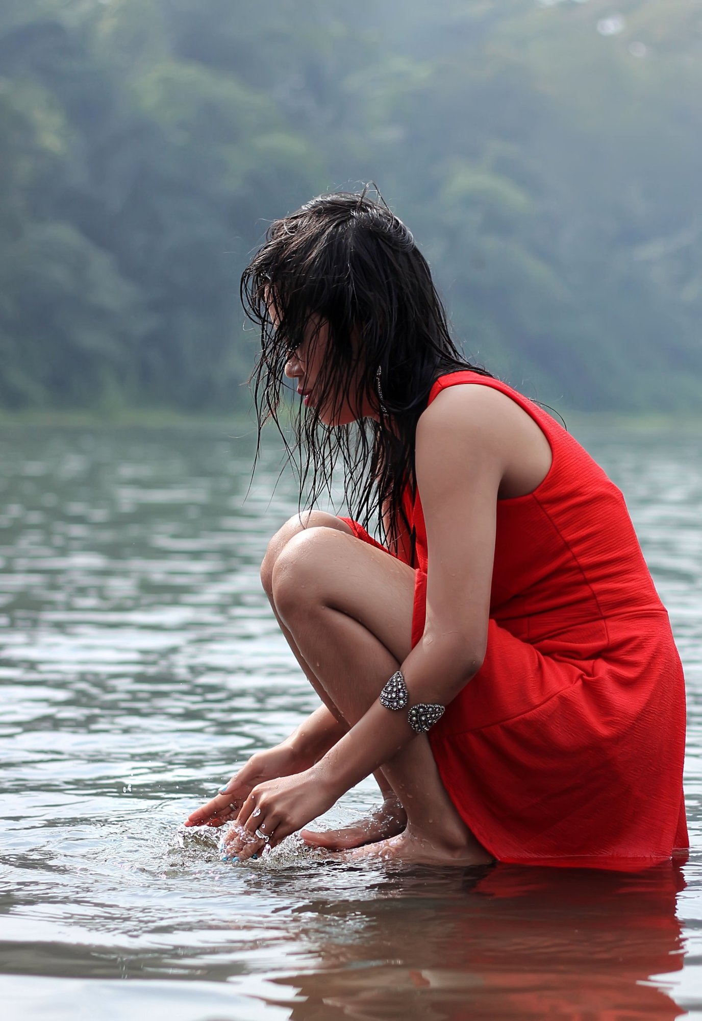 woman-female-lake-water.thumb.jpg.5ef1eff1921f069857e9e0d73fedc0bf.jpg